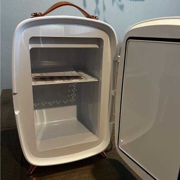 Warboy 6L Skincare Mini Fridge New - Picture 3 of 4